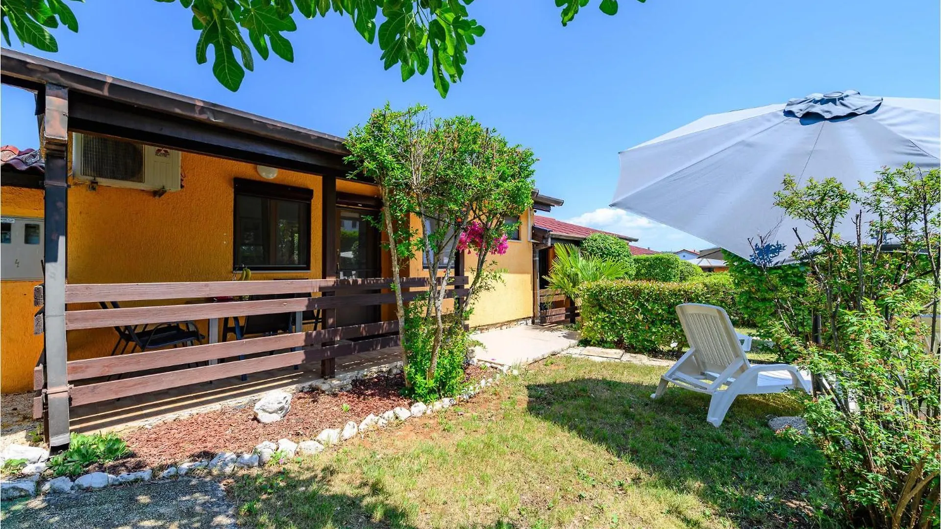 2 Bedroom Lovely Apartment In Rovinjsko Selo