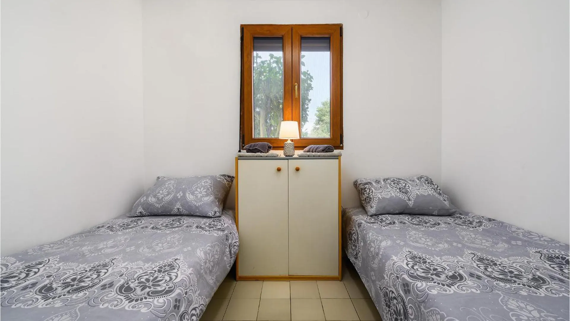 2 Bedroom Lovely Apartment In Rovinjsko Selo