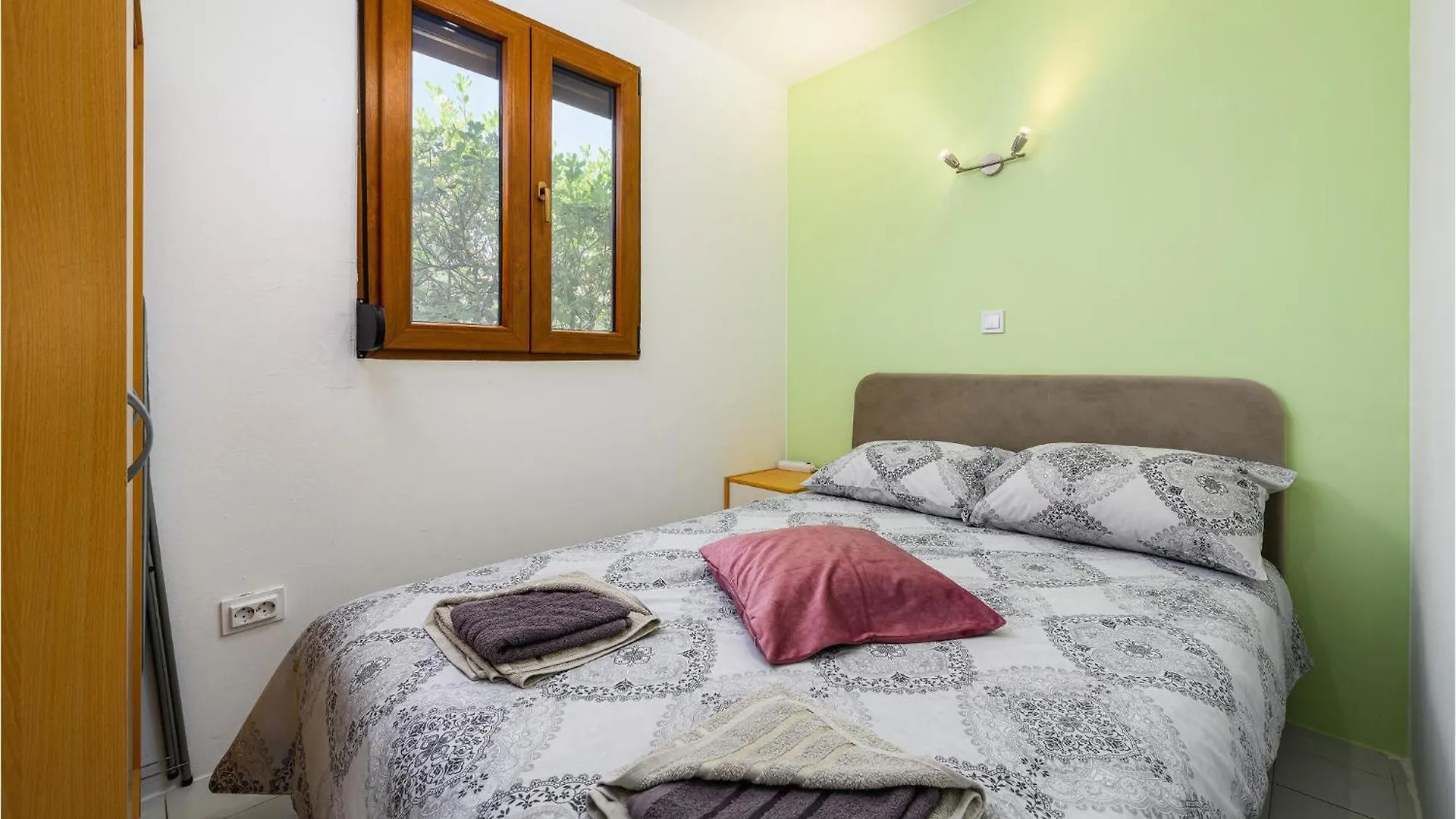 2 Bedroom Lovely Apartment In Rovinjsko Selo
